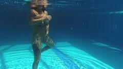 Naked Heidi Van Horny with huge tits underwater Thumb