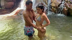 chica latina desconocida es follada en el bosque mientras se encuentra perdida 1PT Thumb