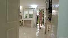 I met delivery guy naked. Look what happend. Prank. Real delivery. Thumb