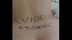 Una tetona me da una rica chupada de pito y me rebota sus nalgas en mi verga Thumb