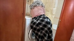 Wide hips of a mature stepmother in a homemade skirt excite for anal Thumb