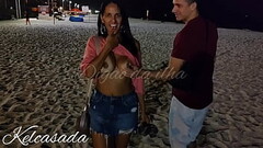 Flagrados pela c&acirc_mera de seguran&ccedil_a na areia da praia Thumb
