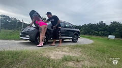 O CARRO DA GOSTOSA QUEBROU NA ESTRADA EU FUI AJUDAR E ELA ME PAGOU COM A BUCETA *** COMPLETO NO SHEE Thumb