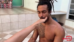 Deixando o boy louco de tes&atilde_o e fazendo ele gemer de prazer com os meus pezinhos Thumb
