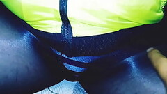 Despu&eacute_s de llegar de la oficina mi esposo me quita las zapatillas de puta me besa y da un mas Thumb