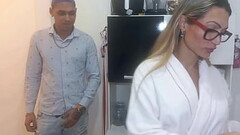 Meu vizinho veio pedir uma x&iacute_cara de a&ccedil_&uacute_car, e acabou me dando leite na boquinh Thumb