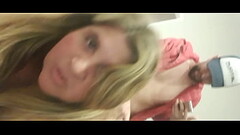 LE HAGO LA COLA !!! A m&iacute_ vecina le encanta grabarse mientras le hago la cola con la tanga pue Thumb