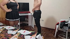 espiando a mi hermanastra mientras esta en su cuarto desvistiendose me gusta ver masturbarme mientra Thumb