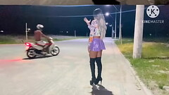 MOTOQUEIRO PASSOU E VIU A SAFADA DE VESTIDO SEM CALCINHA E VOLTOU PRA COLOCAR ELA PRA MAMAR E FUDER  Thumb