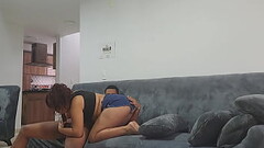 La perra de mi novia chupa mi verga mientras no hay nadie m&aacute_s en casa Thumb