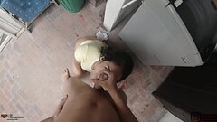 Mi hermanastra me da unas ricas mamadas garganta profunda hasta tragarse mi leche - HISTORIA COMPLET Thumb