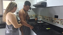 A mi madrastra le gusta cuando preparo comida para ella Thumb