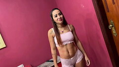 A casada gostosa com dois amigos do marido no motel gozou muito e ganhou leite na boca Thumb