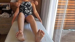 Flagrante - Terapeuta tirou a roupa da casada durante consulta e passou a m&atilde_o na buceta dela  Thumb