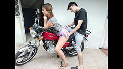 MADRASTRA MILF COLOMBIANA SE FOLLA A SU HIJASTRO DE 18 A&Ntilde_OS  HACIENDO UN VIDEO CASERO REAL  - Thumb