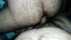 Novinho  casado chupando e dando cuzinho  pro barbeiro maduro Thumb