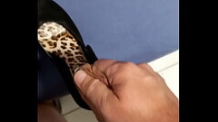 Gozando no sapato da colega de trabalho Thumb