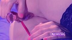 She plays a glass plug in her ass for the first time - Trailer Thumb