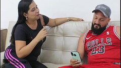 La puta de mi suegra me invita a rellenar su helado con mi propia leche Thumb
