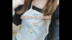 A Gata de Avental - dona de casa abrindo o cuzinho na cozinha Thumb