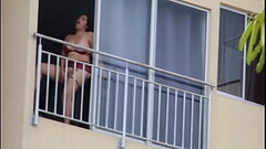A  mi vecina le encanta masturbase al aire libre Thumb