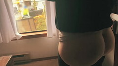 Amateur Wife Showing Her Fat Ass To The Landscapers Thumb