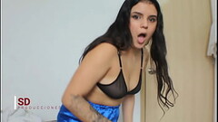 A MI HERMANASTRA LE ENCANTA HACER JUEGUITOS CONMIGO SIEMPRE QUE LA PONGAN MUY CACHONDA Thumb