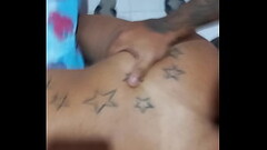 Novinho tatuado gosta de fuder sem camisinha soca gostoso e enche meu cuzinho de porra Thumb
