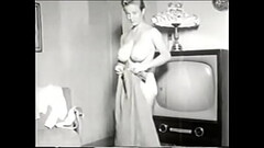 Vintage busty beauty bends over bends over TV showing her big tight breasts for you Thumb