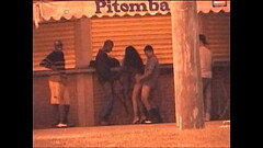 Fazendo Sexo com V&aacute_rios Desconhecidos no Quiosque da Praia Thumb