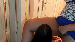 I paid the courier with cunnilingus and analngus and she was satisfied Thumb