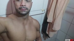 O Safado do Mike Hot vai se masturbar para um cliente e aproveita grava ele dando aquela gozada gost Thumb
