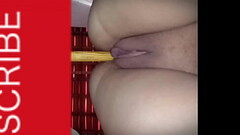 Novinha socando o utensilio na buceta Thumb
