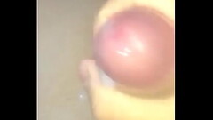 Novinho pauzudo batendo punheta e gozando muito Thumb