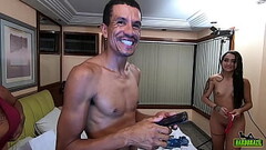 Eles s&atilde_o viciados em sexo mesmo fora da grava&ccedil_&atilde_o querem fuder o tempo todo - Mi Thumb