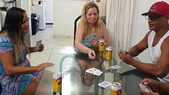 Nem sabe que &eacute_ corna !!! No jogo de cartas fodi escondido a melhor amiga da minha namorada  . Thumb