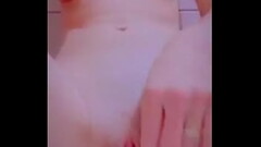 Novinha se acabando na siririca. Enfiou o consolo Grosso na bucetinha Thumb