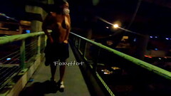 Cruzando el puente y termino desnudandome por completo. (video completo en mi canal premium de xvide Thumb