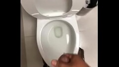 Mi prim@ me sigui&oacute_ al ba&ntilde_o y me la chupo Thumb