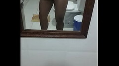 Batendo punheta no banheiro Thumb