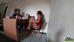 A estrela porn&ocirc_ brasileira Carol Fenix nos bastidores da grava&ccedil_&atilde_o durante a quar Thumb