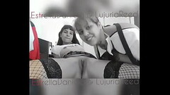 Vestidas de colegiala, le chupo la concha a m&iacute_ amiga MAS EN EL LINK DEL PERFIL! Thumb