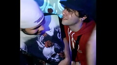 Giovanni Spiassi pegando no pau do amigo na balada gay. Taty Cass Thumb