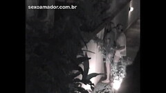 Casal jovem &eacute_ flagrado fazendo sexo em &aacute_rea de uso comum no condom&iacute_nio Thumb