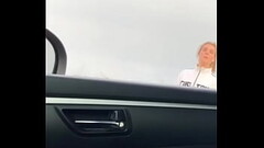 Me gusta tocarme en p&uacute_blico y a la rubia le gusta Thumb