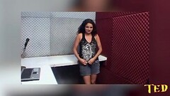 Levei a faxineira para a cabine de radio e comi o c&uacute_ dela - Michelle Nogueira Thumb