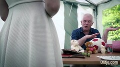 Naughty slut seduces old man and begs him to fuck her mouth Thumb