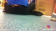 Colegiala sentada y no se da cuenta que grabo su tanga Thumb