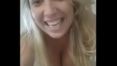Loira safada enfia lapis na buceta pra dizer que &eacute_ apertada Thumb