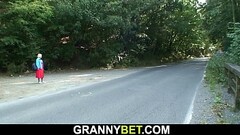 Picked up old granny gets her hairy cunt fucked Thumb
